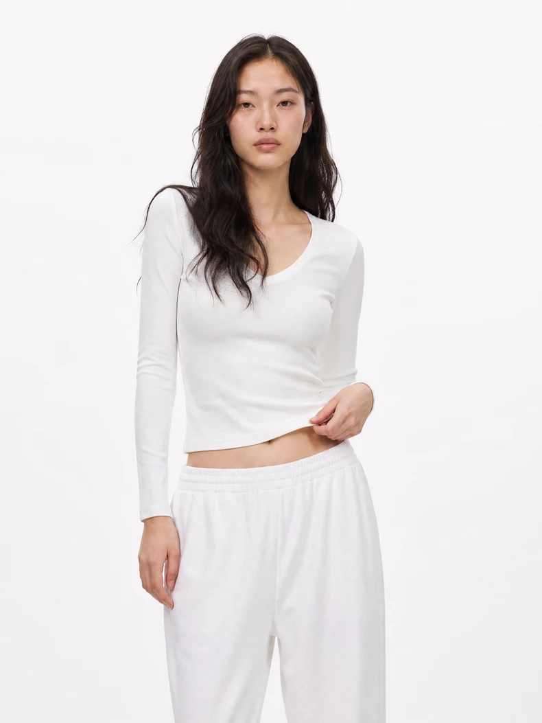 V-Neck Slim Wool Base Layer image 7
