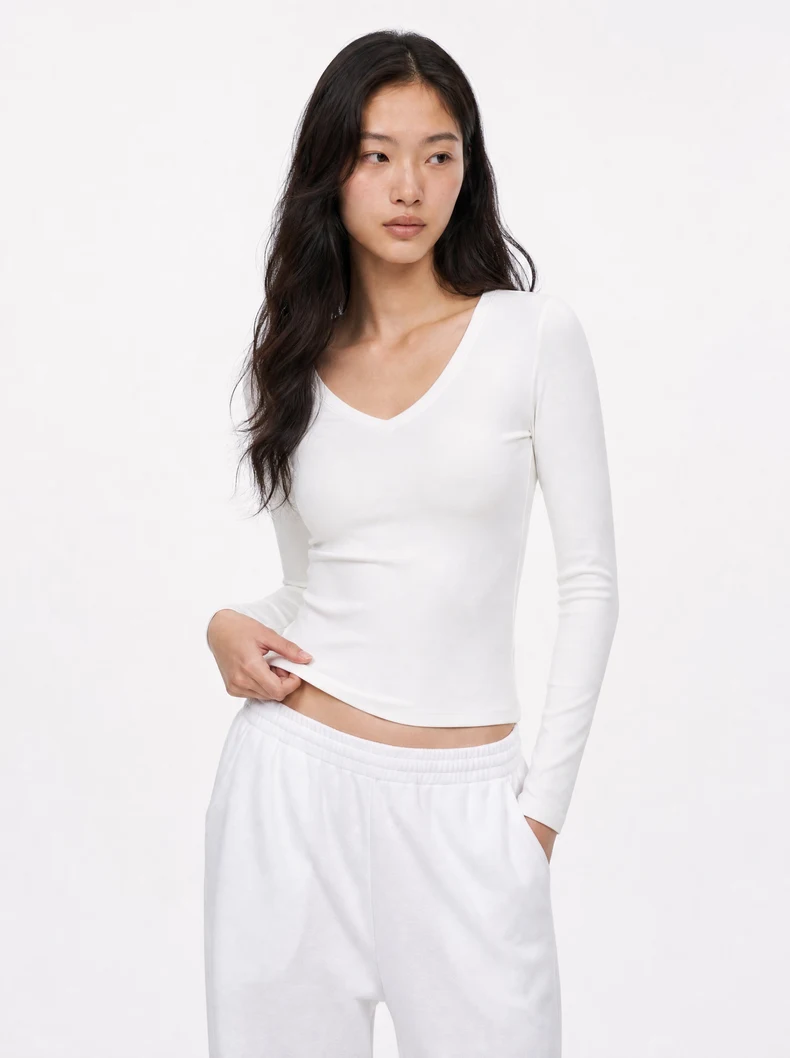 V-Neck Slim Wool Base Layer image 8