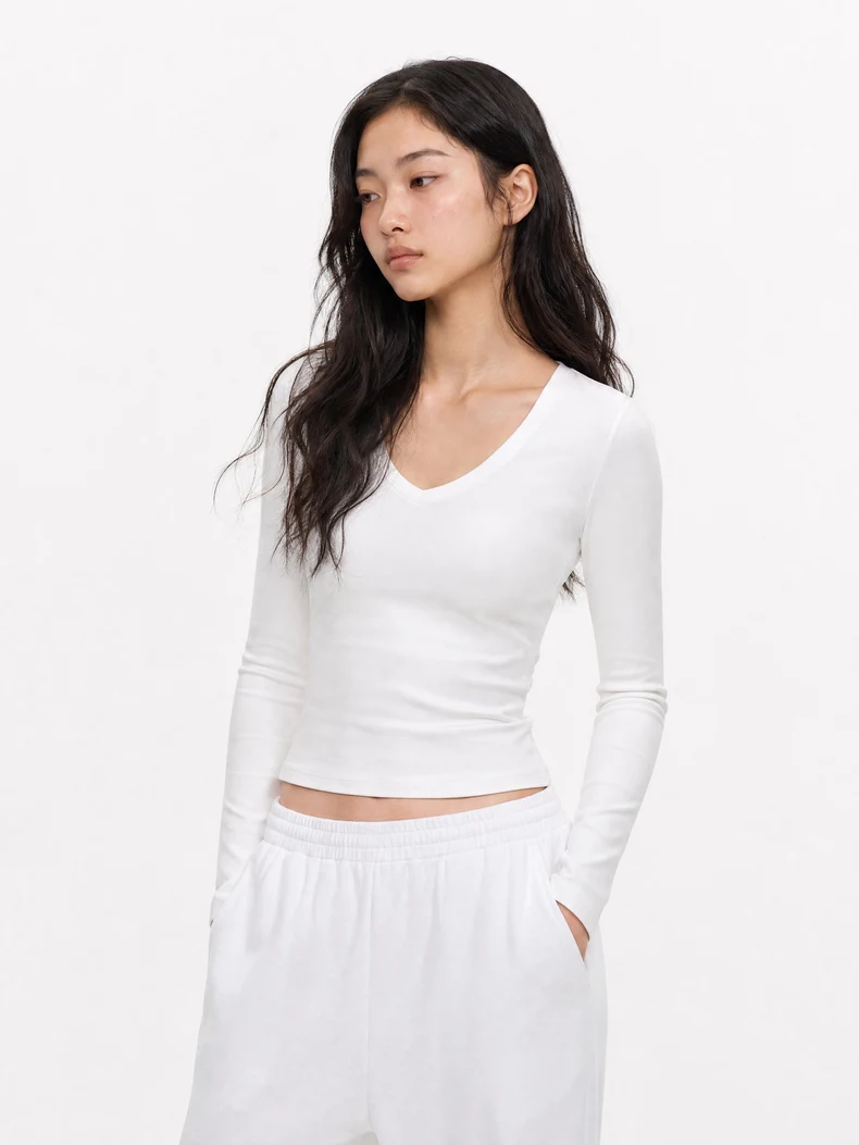 V-Neck Slim Wool Base Layer image 9