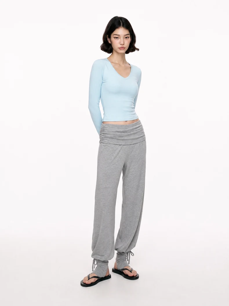 V-Neck Slim Wool Base Layer image 11