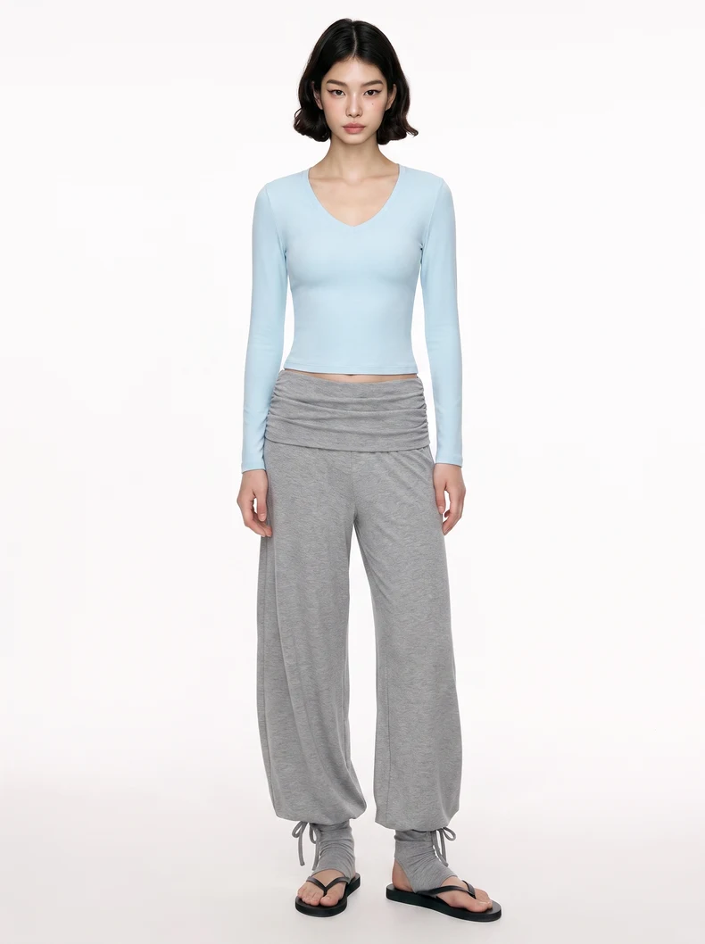 V-Neck Slim Wool Base Layer image 12