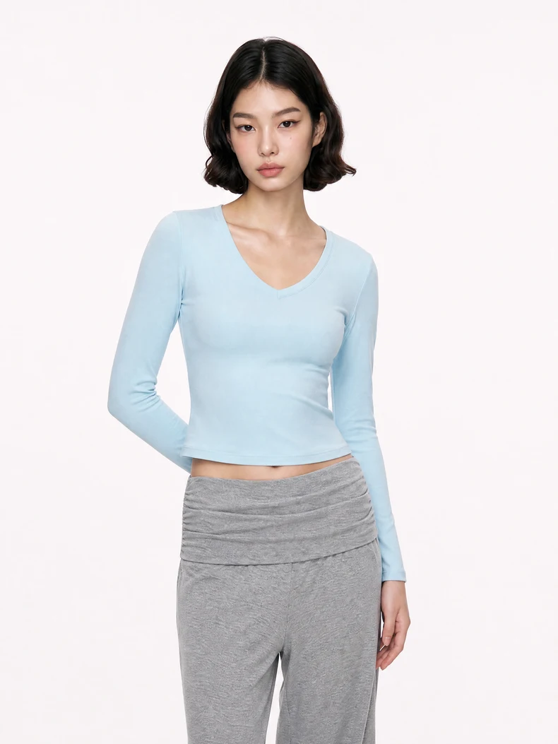 V-Neck Slim Wool Base Layer image 15