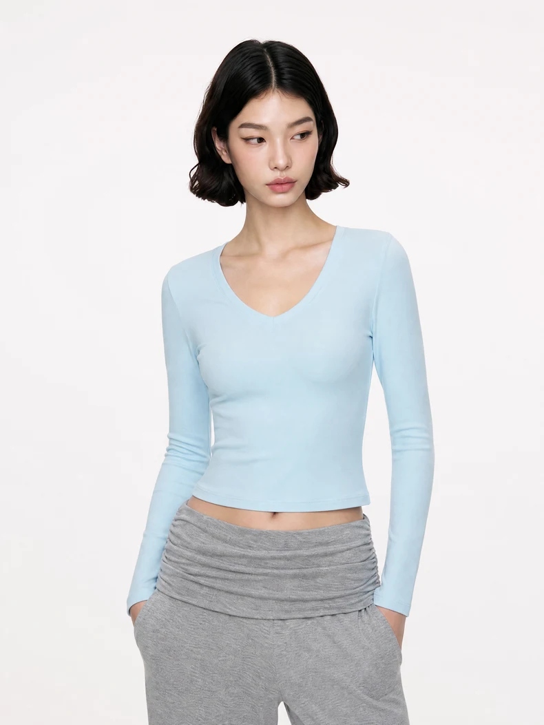 V-Neck Slim Wool Base Layer image 16