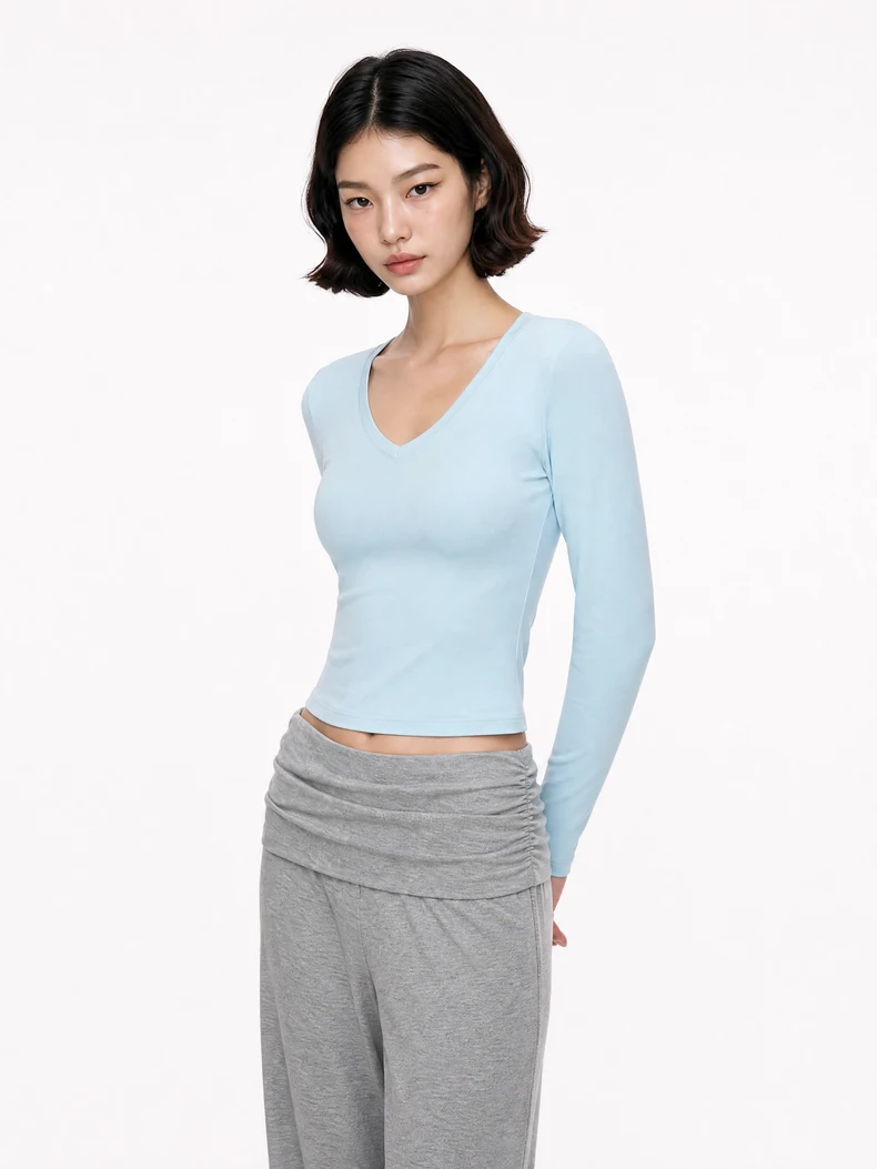 V-Neck Slim Wool Base Layer image 17
