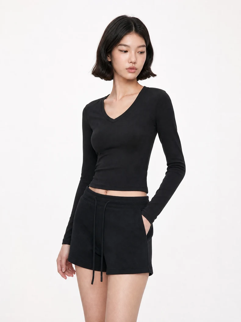 V-Neck Slim Wool Base Layer image 19
